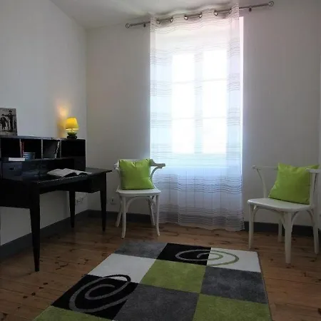 Blesle, 4 Pièces, 6 Personnes - Fr-1-582-15 Hébergement de vacances Blesle